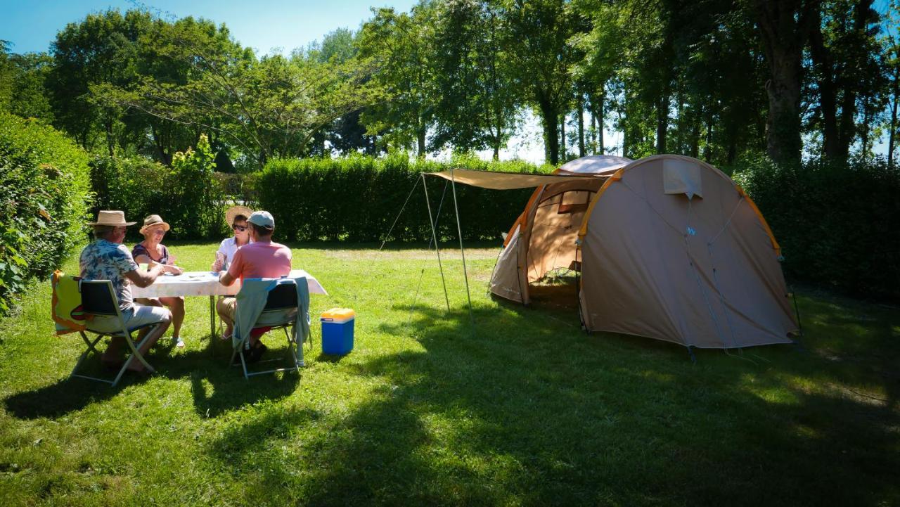 Hotel Camping Des Loisirs Évron Exterior foto